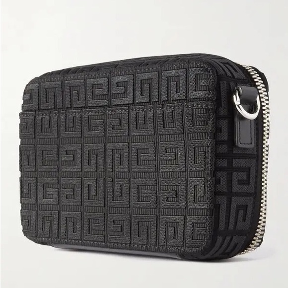 Men’s Givenchy Antigona U Camera Bag - Picture 3 of 16